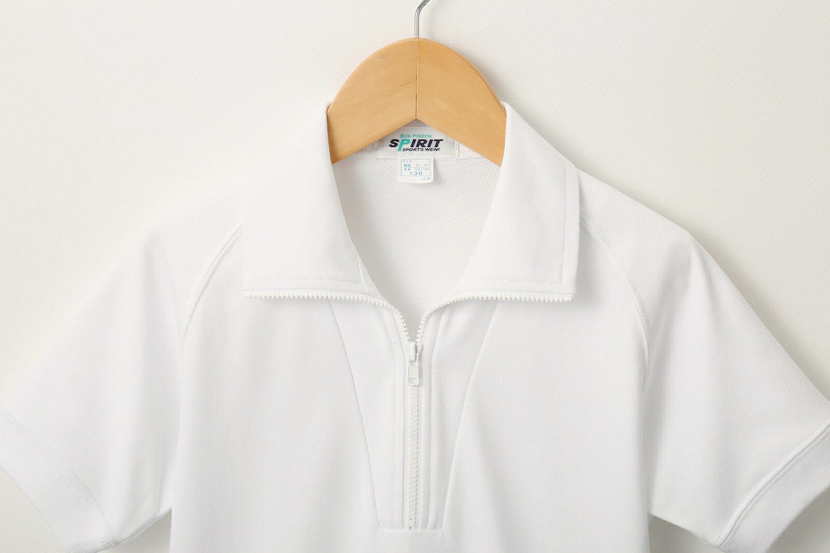ハーフジップ体操服の襟とファスナーの胸元