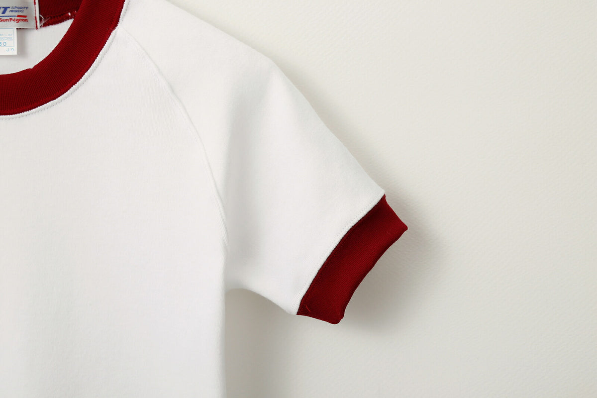 エンジの体操服 半袖のそでのアップ