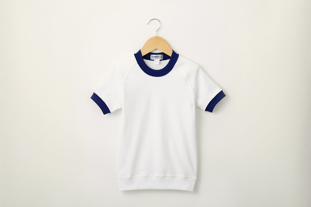 ブルーの体操服 半袖の正面