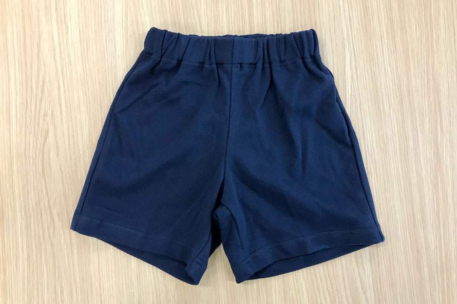 濃紺の体操服クォーターパンツの正面